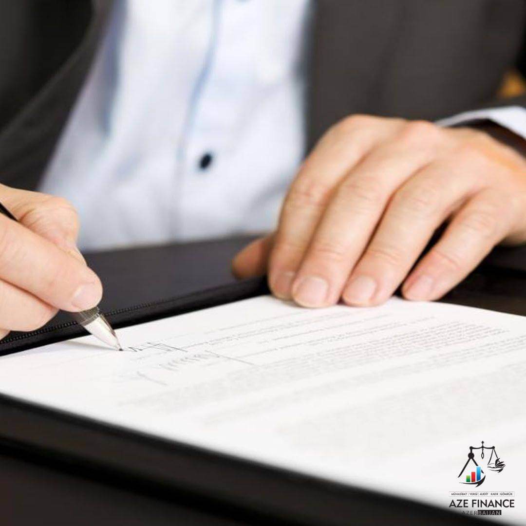 Which employer will be fined up to 2500 manats for failing to submit which documents?