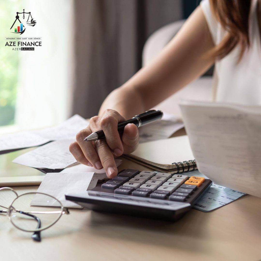 Is a tax benefit of AZN 50 applicable to a person who has one student child as a dependant?
